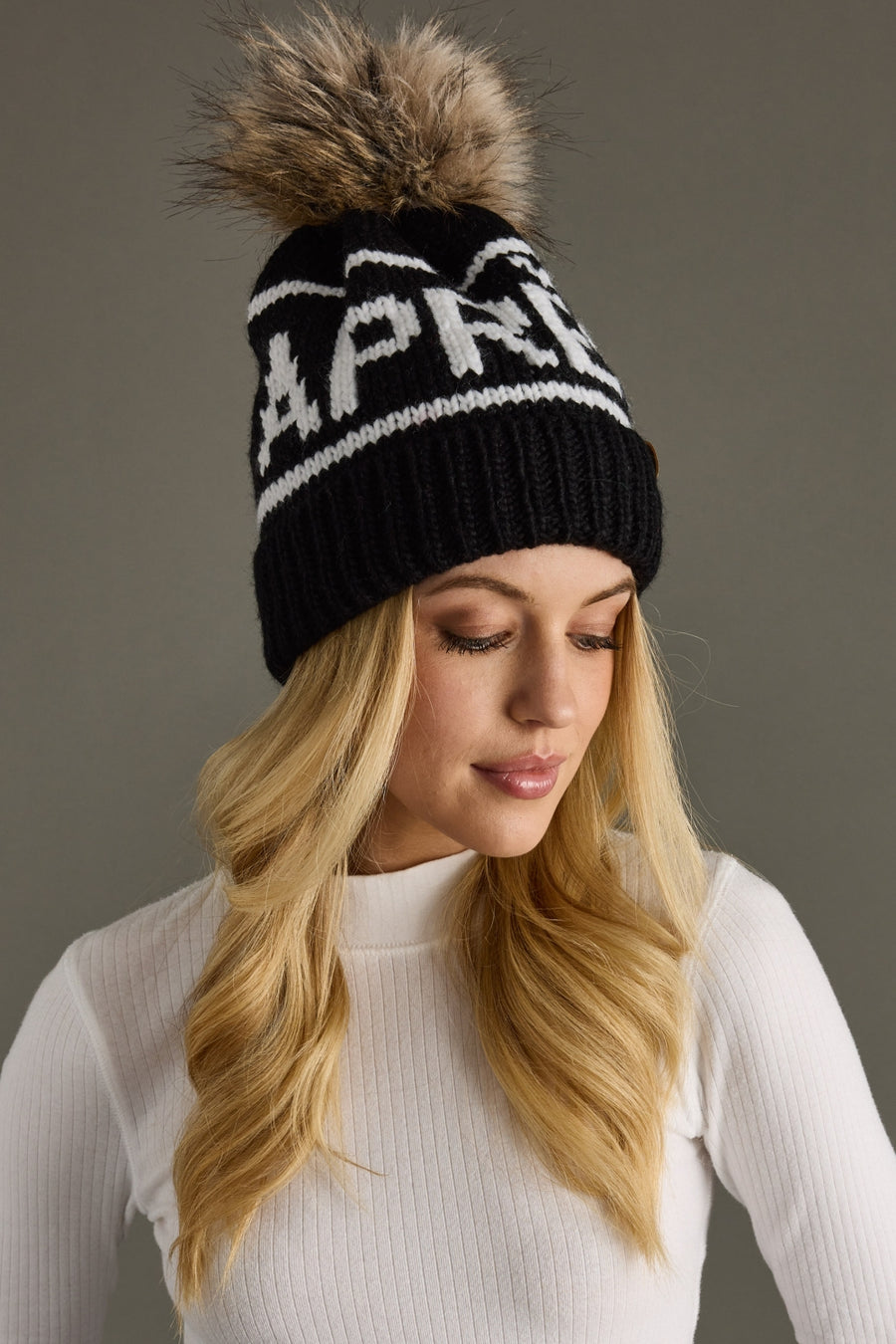 APRES Pom Hat Black/White